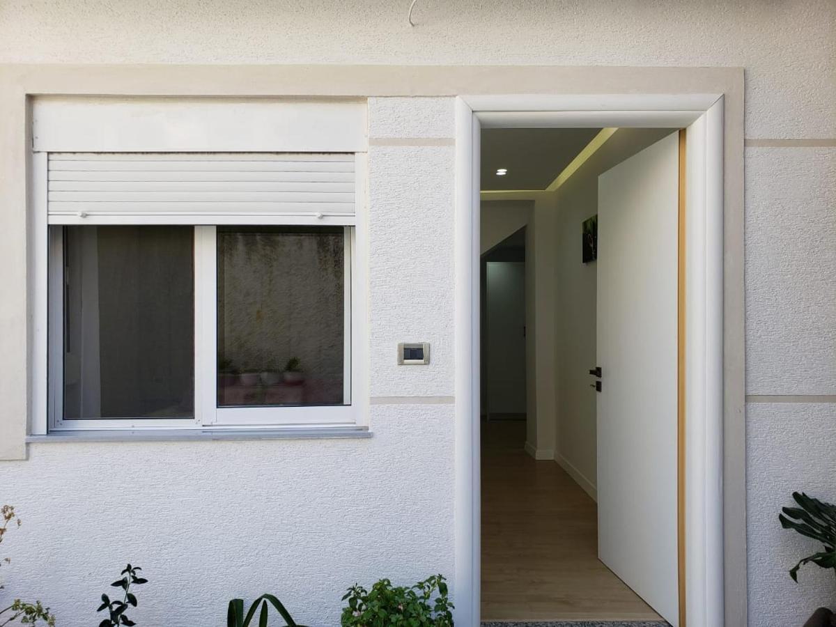 Loi Apartment Sarandë Buitenkant foto