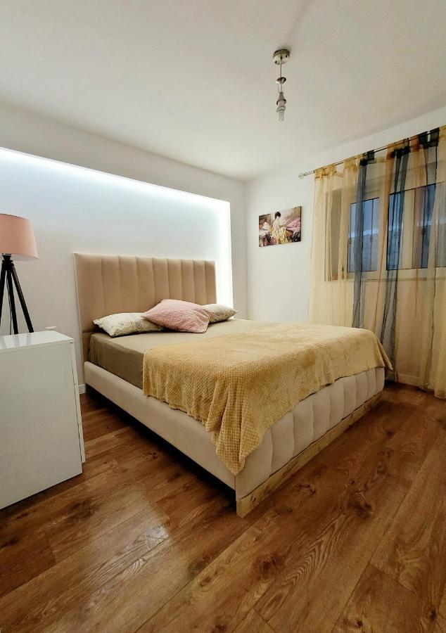 Loi Apartment Sarandë Buitenkant foto